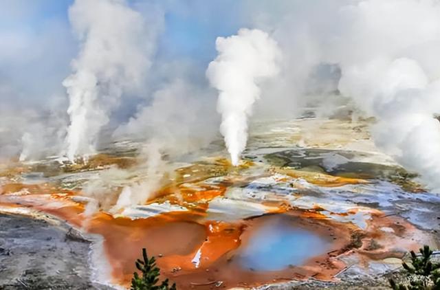 美国黄石火山最新消息，活跃期的临近还是自然平静的继续？